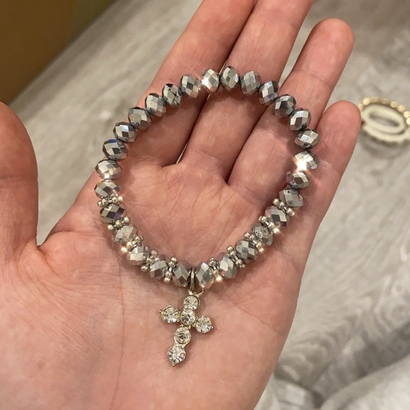 Shiny gunmetal cross bracelet - Picture 2 of 4